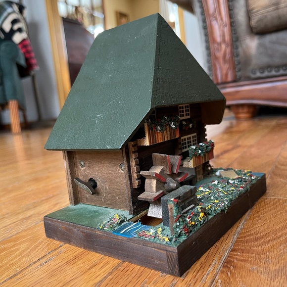 Vintage 70s Swiss Vienna Woods House Music Box - Picture 2 of 7